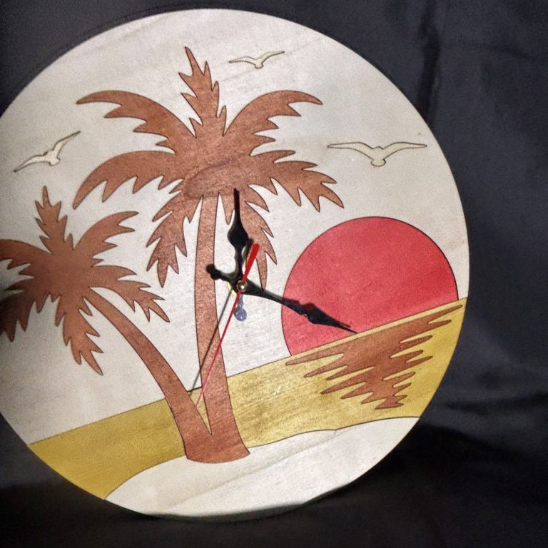 viele Laubsägevorlagen für Uhren Uhr mit Palmen